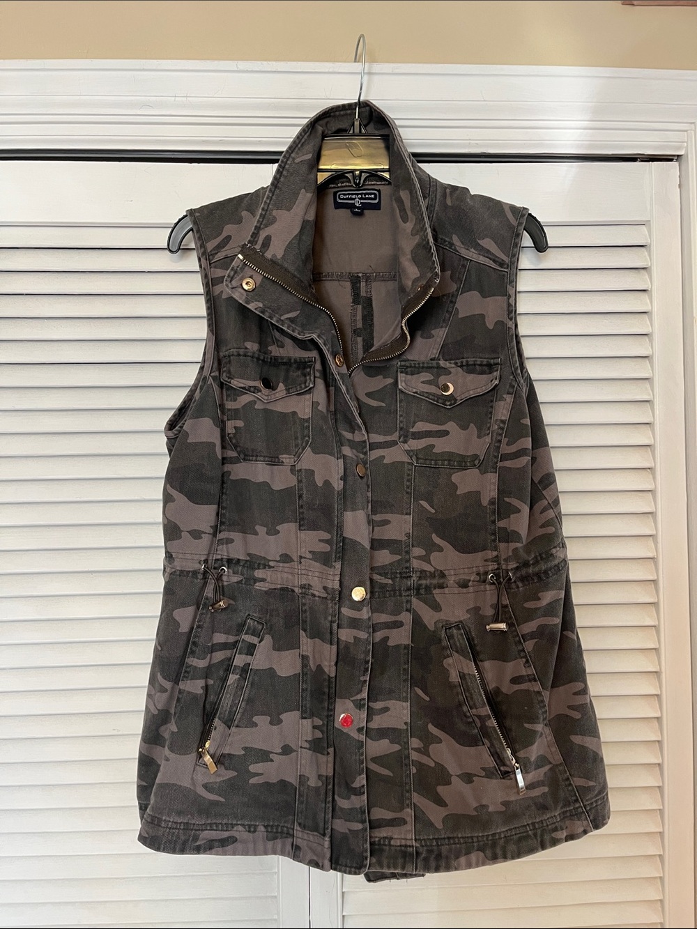 Duffield Lane Women's Camouflage Utility Vest - Olive Green/Gray